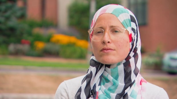 Trudeau o anunță pe Amira Elghawaby ca fiind prima reprezentantă a Canadei care luptă împotriva islamofobiei