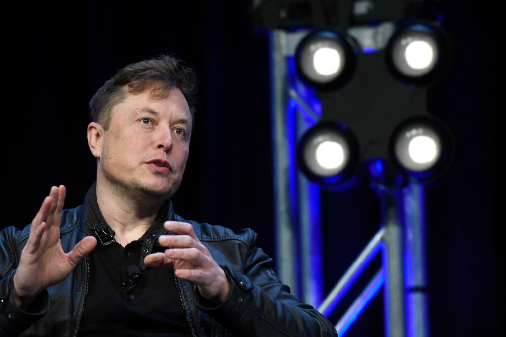 Twitter-ul lui Elon Musk pentru a relaxa interdicția