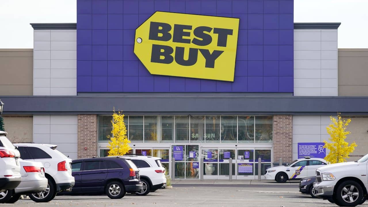 Hudsons Bay Gap Petsmart printre magazinele care au furnizat date despre clienți proprietarului Facebook 3