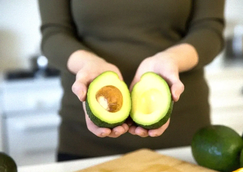 Secretul pentru menținerea proaspătă a avocado