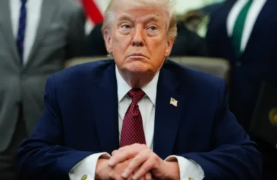 Trump prelungește armistițiul cu Iranul, dar Ormuz rămâne blocat. Petrol, sub 90$
