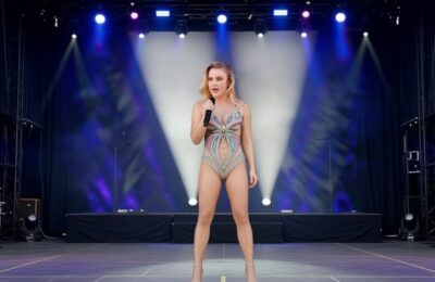 Zara Larsson uimește – Coloană vertebrală din fluturi de cristal! Fanii extaziați