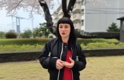 Româncă, deodorant și acuzații bizare în Japonia – Hărțuire olfactivă?