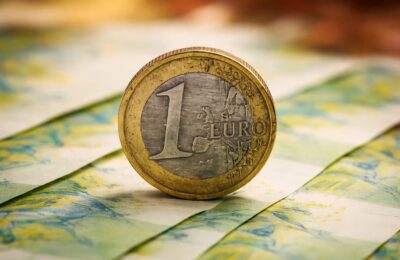 Euro a depășit 5,3 lei la mai multe bănci, cu peste 0,10 lei peste cotația interbancară
