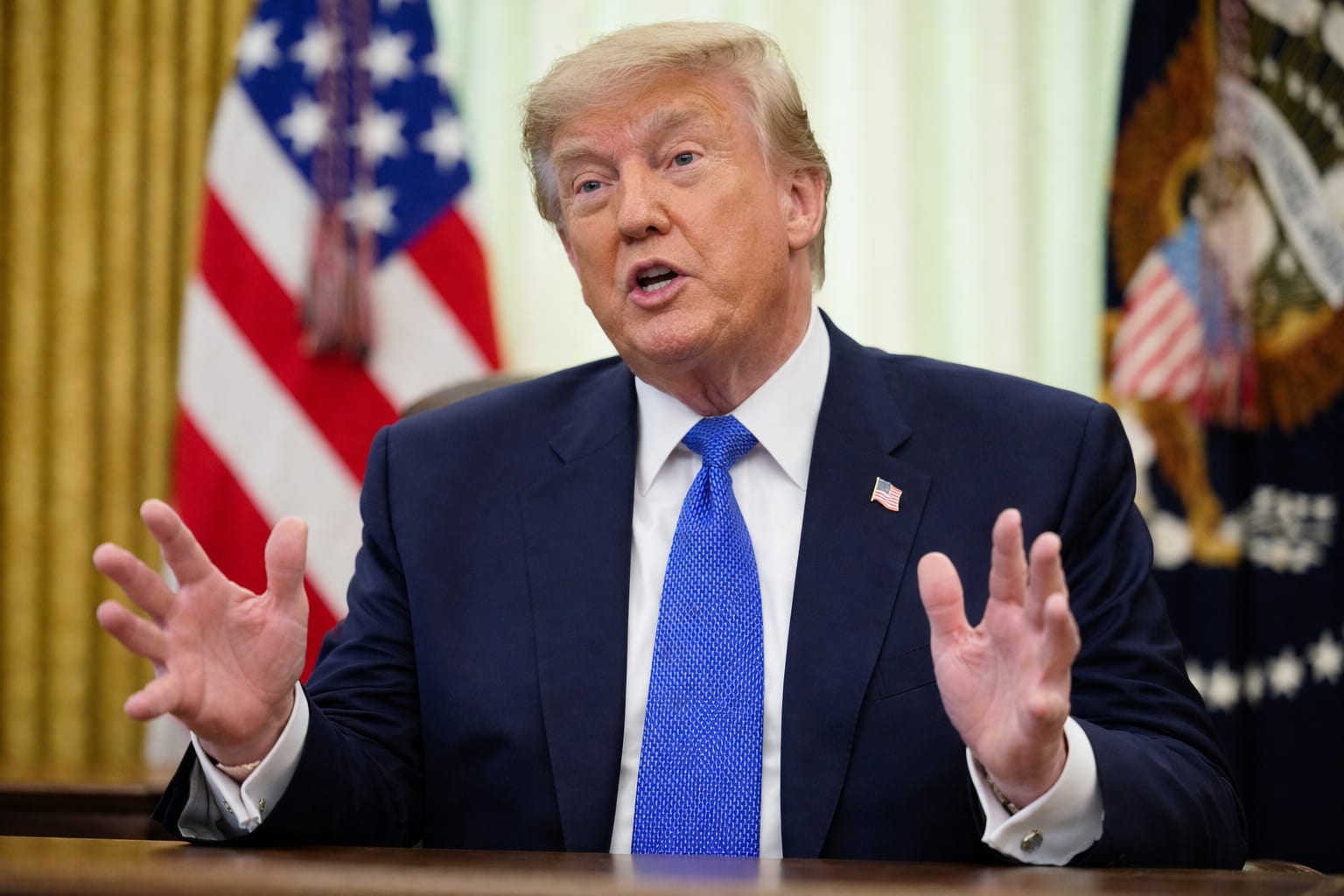 Donald Trump cere despăgubiri de la Iran iar prețul petrolului a urcat la aproape 88 de dolari pe baril