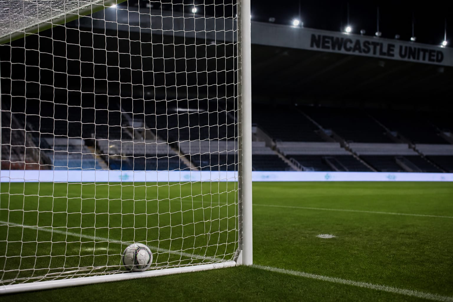 Start cu surprize în Premier League: Liverpool a egalat la Newcastle în minutul 99, Manchester United a pierdut