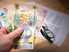 Cât ar mai fi valorat economiile de 10.000 de lei după un an în lei, în euro sau în aur