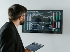 Taxele investitorilor diferă după broker. Comisia Europeană cere explicații României