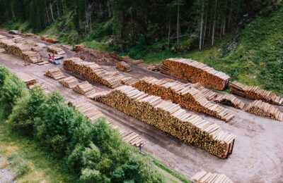 România obține aceeași valoare din materialele consumate ca în 2000, față de un avans european de 50%