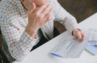 Un pensionar reclamă o creștere de doar 68 de lei după 16 luni lucrate la salariul minim