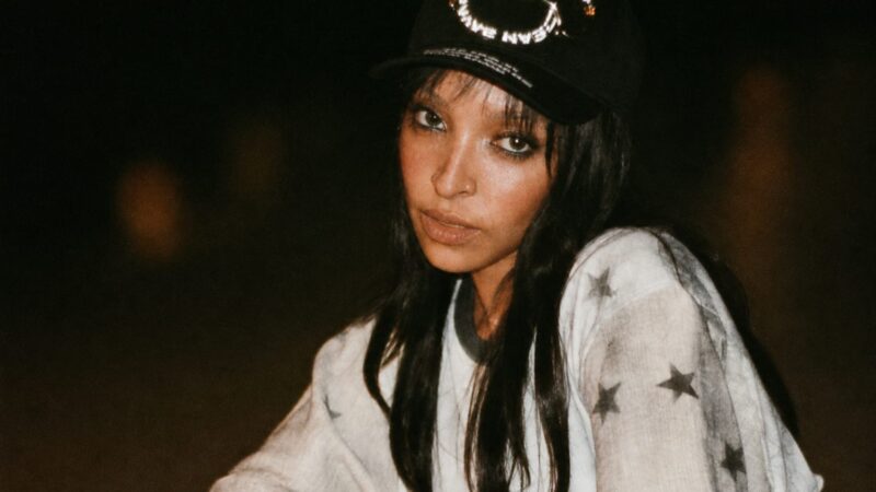 Tinashe contestă tiparul vedetei pop cu un album de 16 piese. „Popstar” a apărut pe 25 septembrie